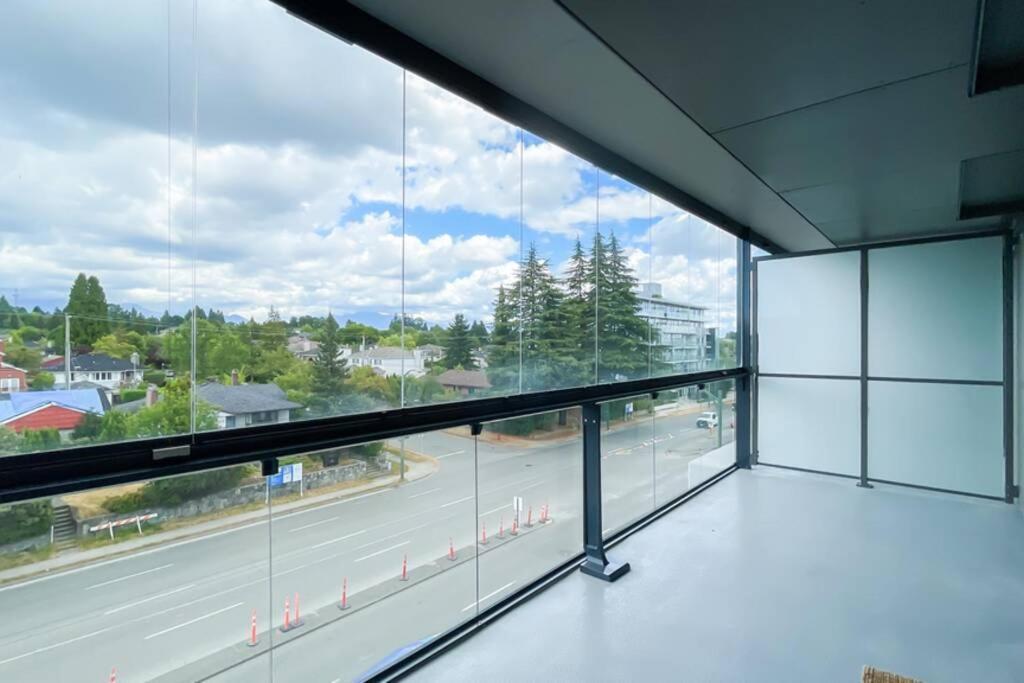 Spacious New Apartment With Working Space@Oakridge Ванкувер Екстер'єр фото