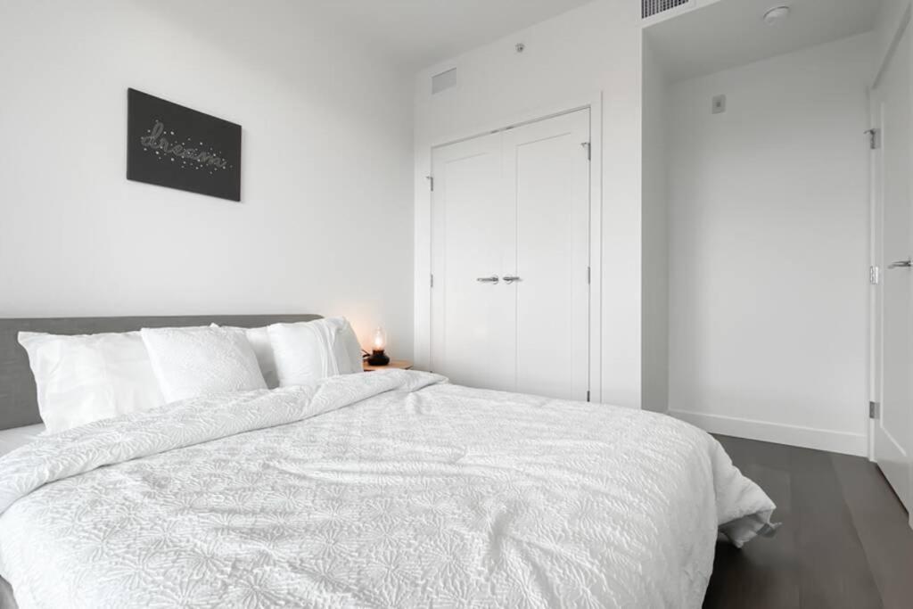 Spacious New Apartment With Working Space@Oakridge Ванкувер Екстер'єр фото