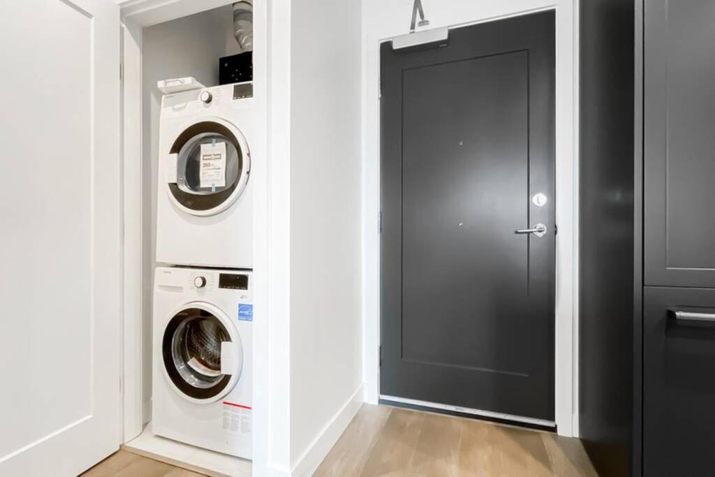 Spacious New Apartment With Working Space@Oakridge Ванкувер Екстер'єр фото